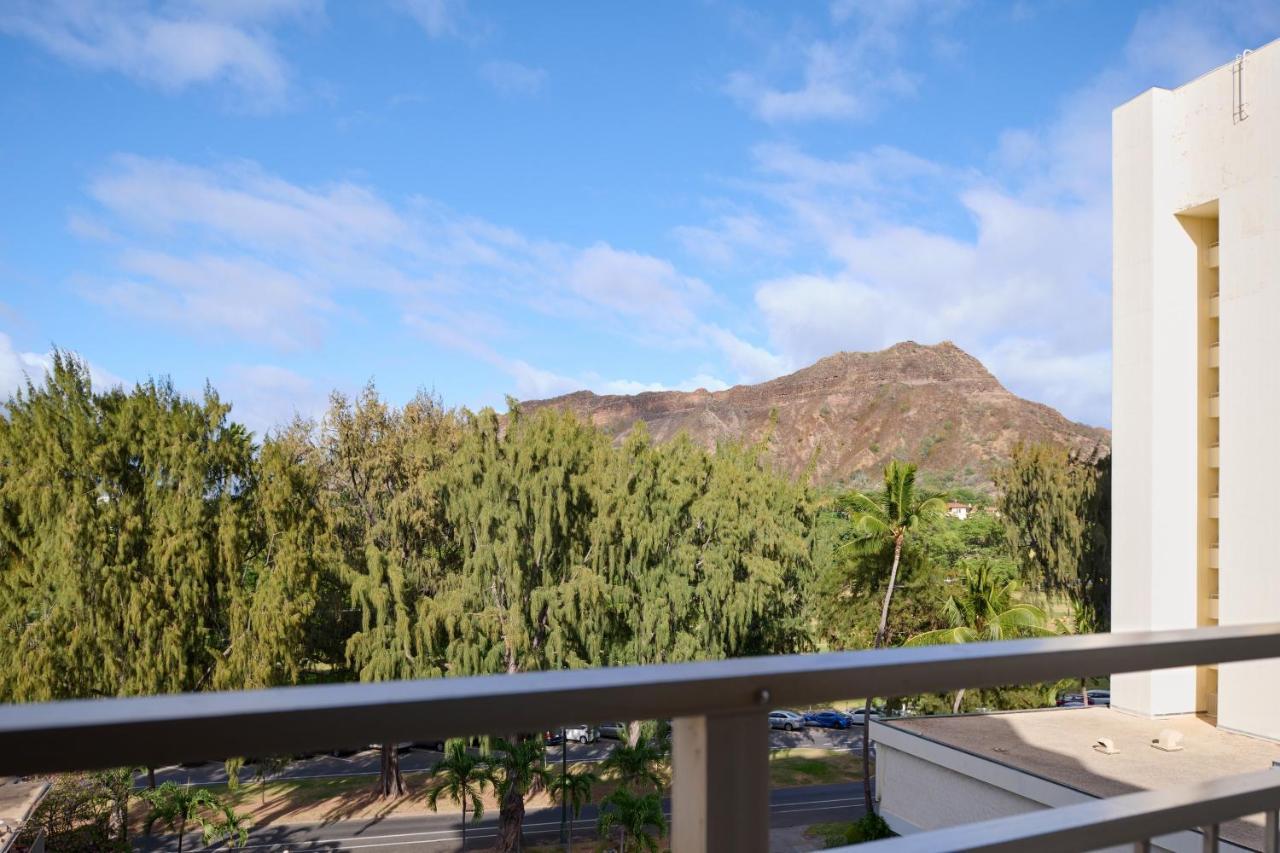 Kaimana Beach Hotel Honolulu Exterior photo